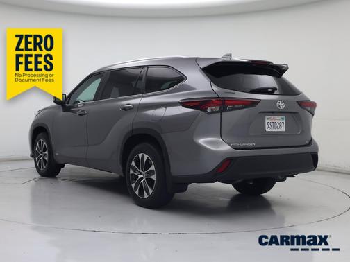 Gray 2025 Toyota Highlander Hybrid XLE