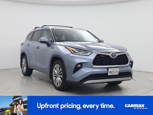 White 2023 Toyota Highlander Hybrid Platinum