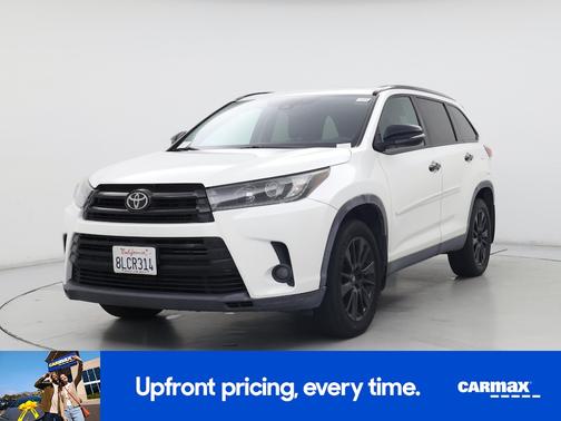 White 2019 Toyota Highlander SE