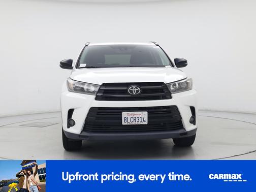 White 2019 Toyota Highlander SE