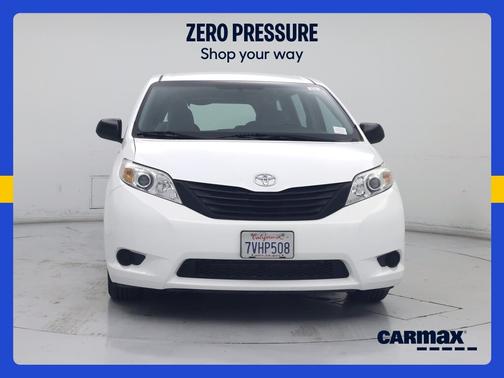 White 2017 Toyota Sienna L