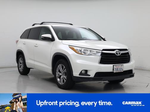 White 2016 Toyota Highlander LE Plus