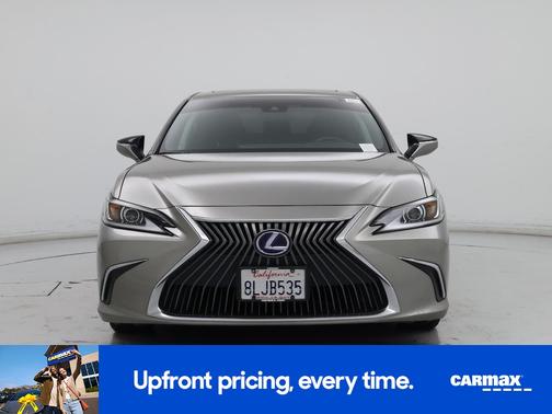 2019 Lexus ES 300h 