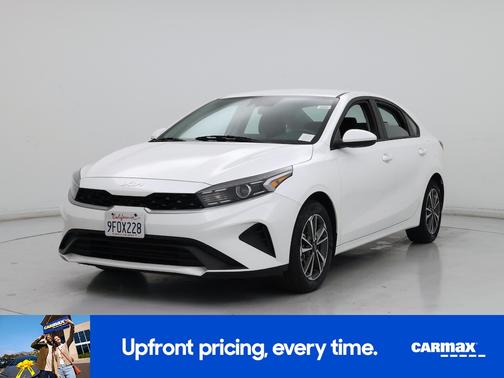 White 2023 Kia Forte LX