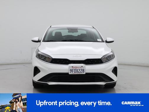 White 2023 Kia Forte LX