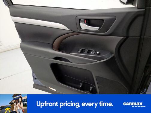 Blue 2017 Toyota Highlander XLE