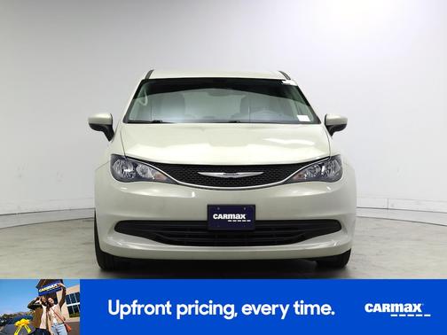 Pearl 2017 Chrysler Pacifica Touring