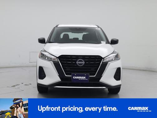 White 2024 Nissan Kicks S