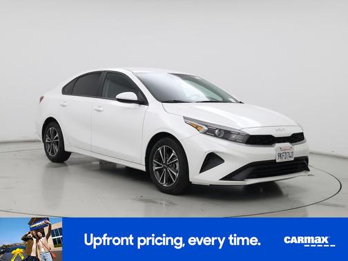 White 2024 Kia Forte LXS