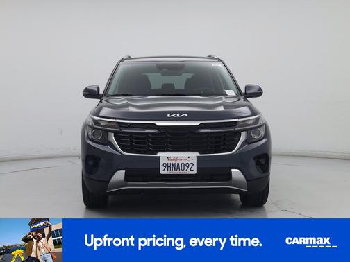 Gray 2024 Kia Seltos EX