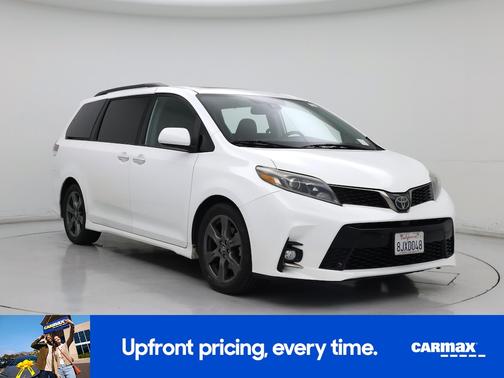 White 2019 Toyota Sienna SE Premium