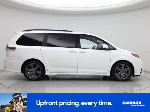 White 2019 Toyota Sienna SE Premium