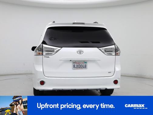 White 2019 Toyota Sienna SE Premium