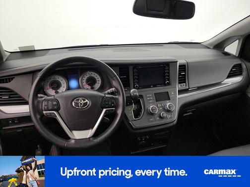 White 2019 Toyota Sienna SE Premium