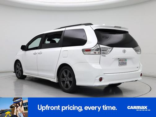 White 2019 Toyota Sienna SE Premium