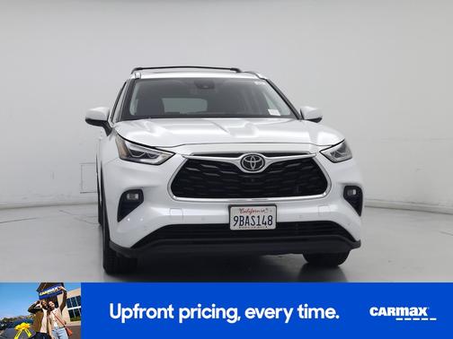 White 2022 Toyota Highlander Limited