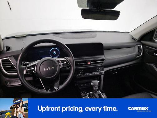 Gray 2024 Kia Seltos EX