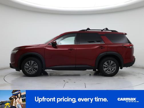 2022 Nissan Pathfinder SV