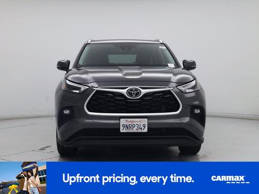 Gray 2024 Toyota Highlander XLE