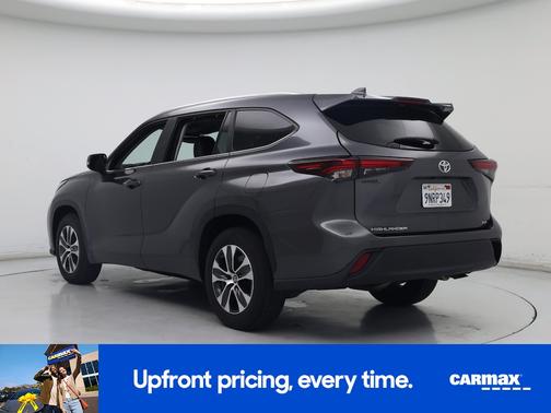 Gray 2024 Toyota Highlander XLE