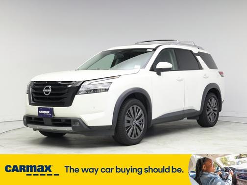 2022 Nissan Pathfinder SL