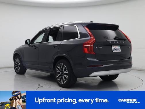 2022 Volvo XC90 T5 Momentum