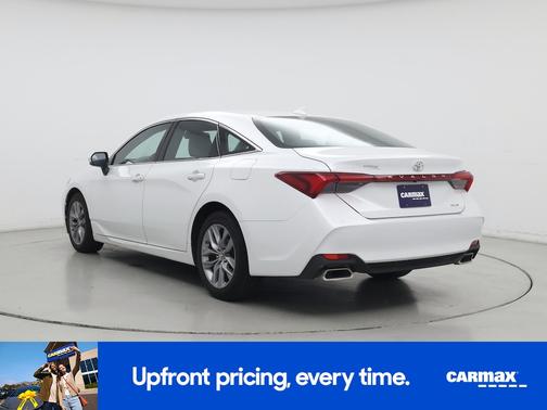 White 2019 Toyota Avalon XLE