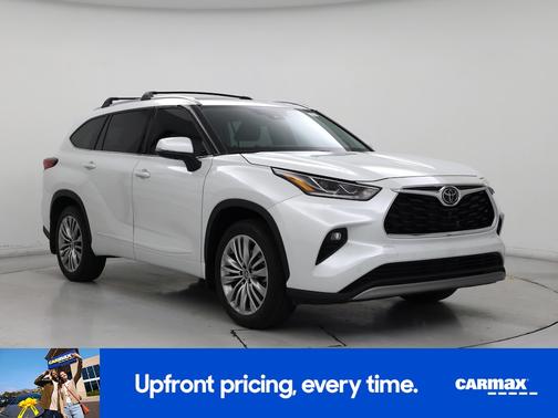 White 2022 Toyota Highlander Platinum
