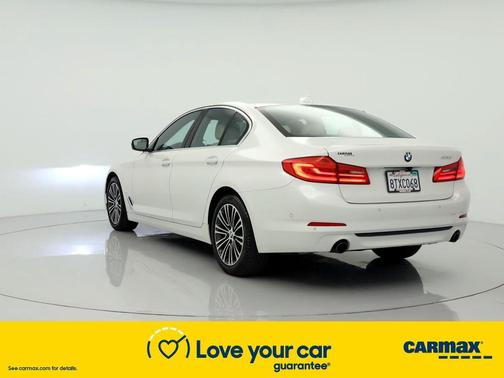 Photo 2 of 28 of 2019 BMW 530 i