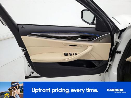 White 2022 BMW 530e e xDrive