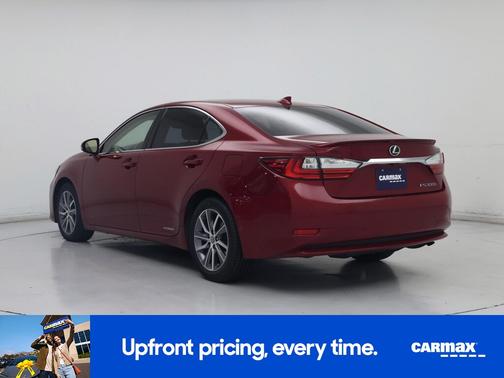 Red 2016 Lexus ES 300h