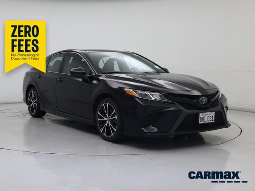 Black 2019 Toyota Camry SE
