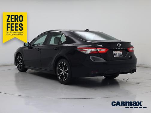 Black 2019 Toyota Camry SE