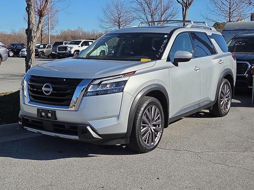 2024 Nissan Pathfinder SL FWD