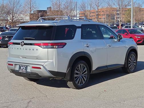 2024 Nissan Pathfinder SL FWD