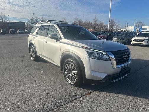 2024 Nissan Pathfinder SL FWD