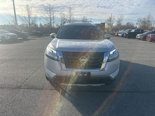 2024 Nissan Pathfinder SL FWD