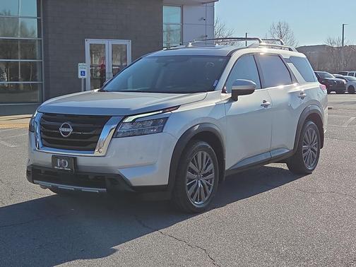 2024 Nissan Pathfinder SL FWD