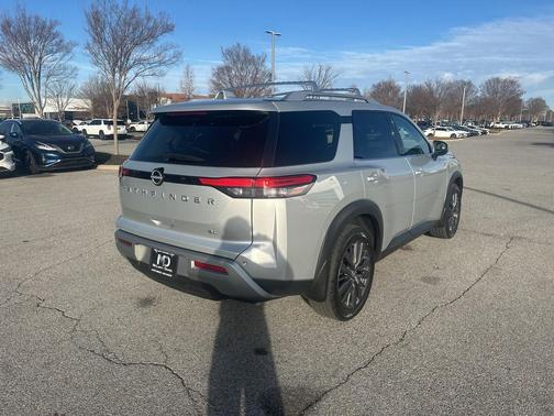2024 Nissan Pathfinder SL FWD