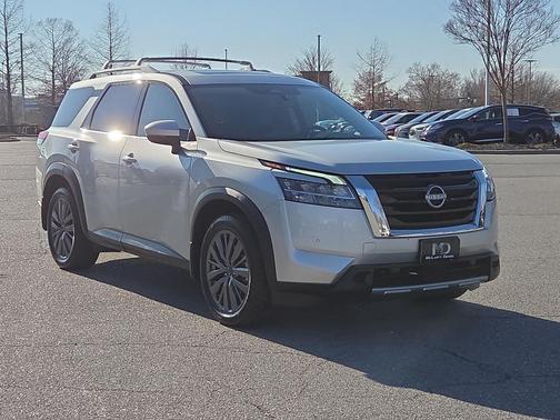 2024 Nissan Pathfinder SL FWD