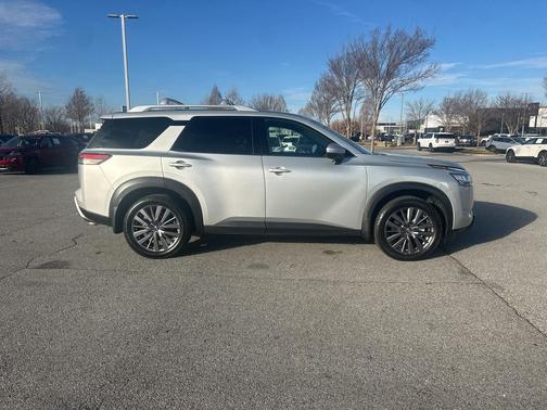 2024 Nissan Pathfinder SL FWD