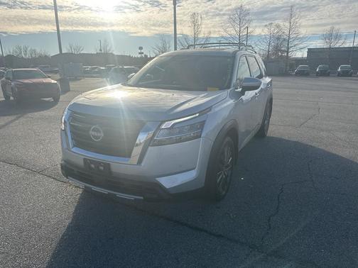 2024 Nissan Pathfinder SL FWD
