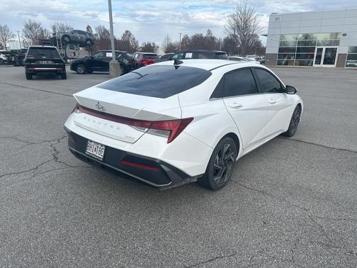 2025 Hyundai ELANTRA Limited