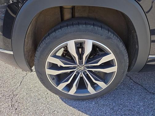 2023 Volkswagen Atlas Cross Sport 3.6L V6 SEL Premium R-Line