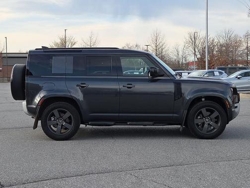 2025 Land Rover Defender 110 P300