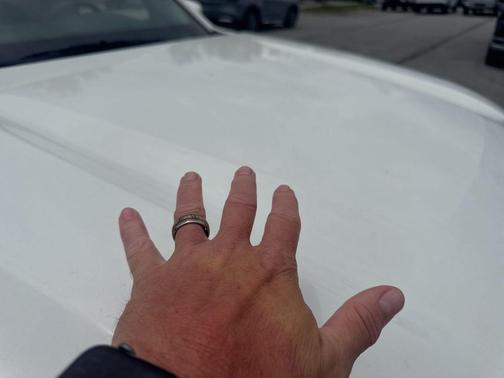 Glacier White 2024 Nissan Frontier SV