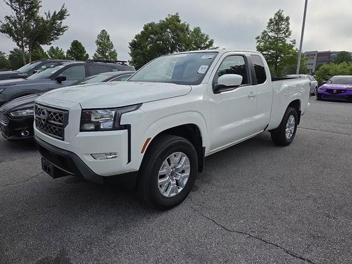 Glacier White 2024 Nissan Frontier SV