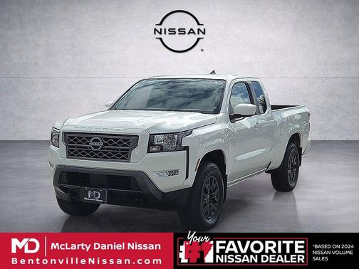 Glacier White 2024 Nissan Frontier SV