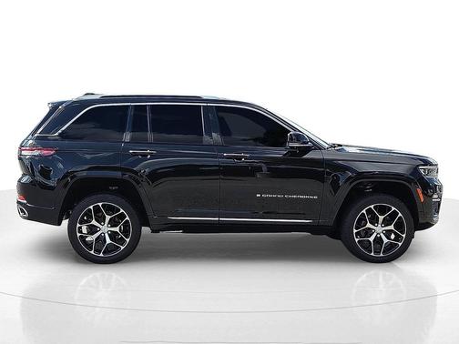 2022 Jeep Grand Cherokee Summit