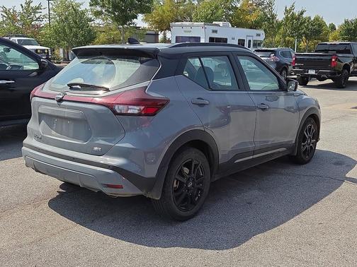 2022 Nissan Kicks SR